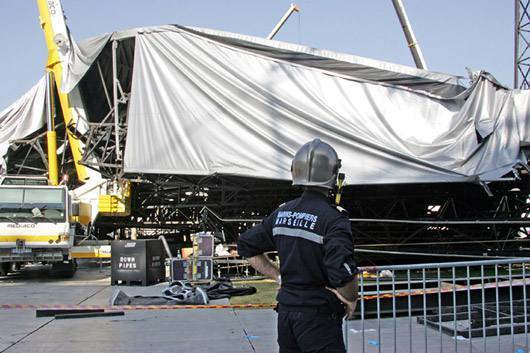 1551402508664327.jpg 桁架坍塌