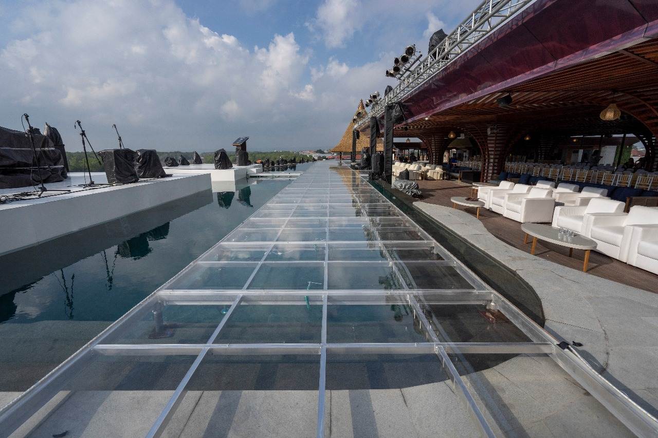 泳池有機(jī)玻璃舞臺